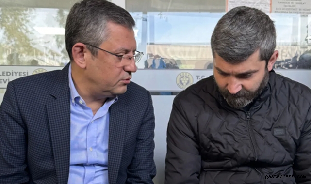 CHP Genel Başkanı Özel, İzmir'de öldürülen taksi şoförünün ailesini ziyaret etti!