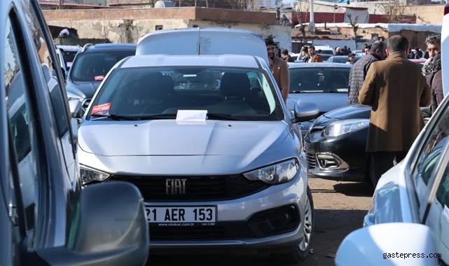 Diyarbakır açık oto pazarında hafta sonu yoğunluğu!