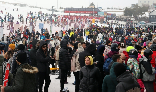 Erciyes tıklım tıklım doldu!
