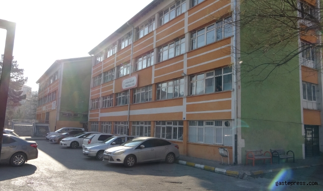 Kayseri’nin Melikgazi ilçesinde bir okula yorgun mermi isabet etti!