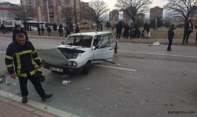 Otomobiller çarpıştı: 3 yaralı!
