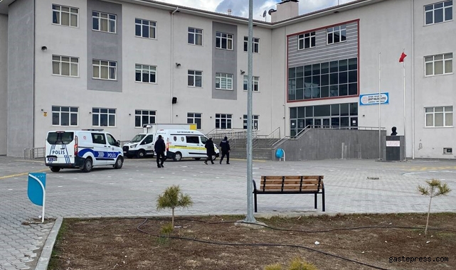 Tartıştığı öğretmeni okulda tabancayla yaraladı!