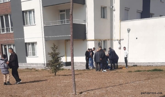 4. kattan düşen şahıs ağır yaralandı!