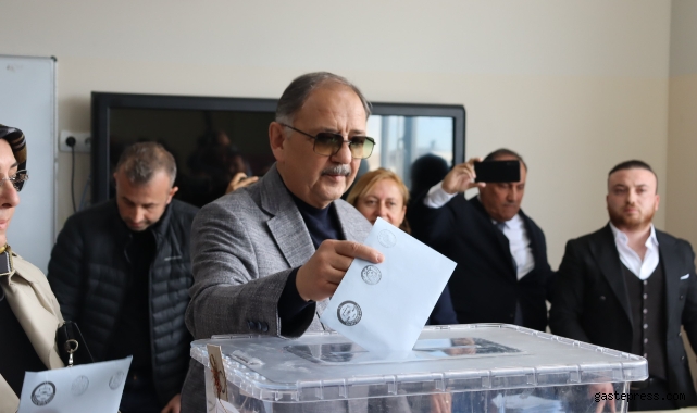 Bakan Özhaseki: “İnsanların siyasi tercihi başımızın üstünde”