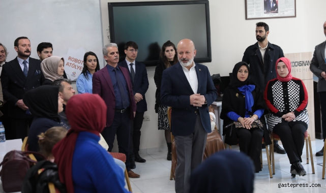Başkan Çolakbayrakdar, "Her sosyal dokuya uygun projeler üretiyoruz"