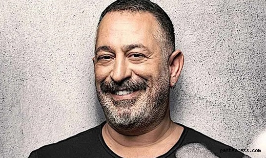 Cem Yılmaz'dan Ramazanın ilk gecesi tepki çeken paylaşım!