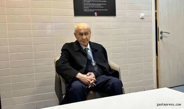 Devlet Bahçeli kolunu incitti!