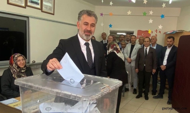 İYİ Parti Melikgazi Belediye Başkan Adayı Kılınç, oyunu kullandı!