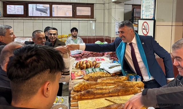İYİ Parti Kocasinan Adayı Yurder Şahin ihtiyaç sahiplerine ekmek dağıttı!
