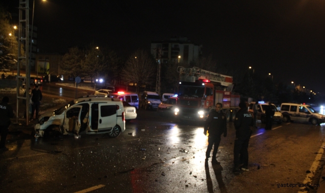 Kayseri'de hafif ticari araç ile pikap çarpıştı: 5 yaralı!