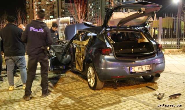 Muş'ta park halindeki araçta patlama meydana geldi, sürücü yaralandı!