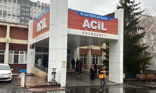 Silahla oynarken elinden yaralandı!