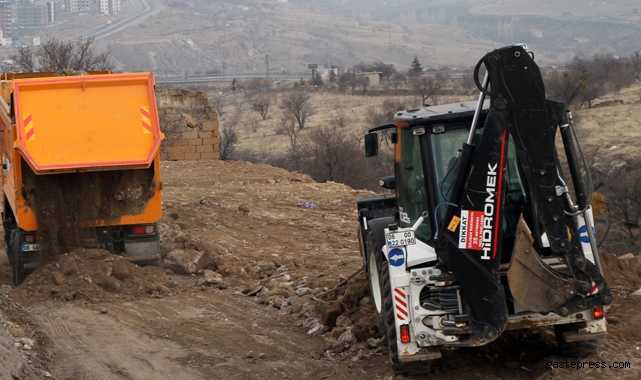 Talas Tablakaya Mahallesi’nde hummalı yol çalışması!