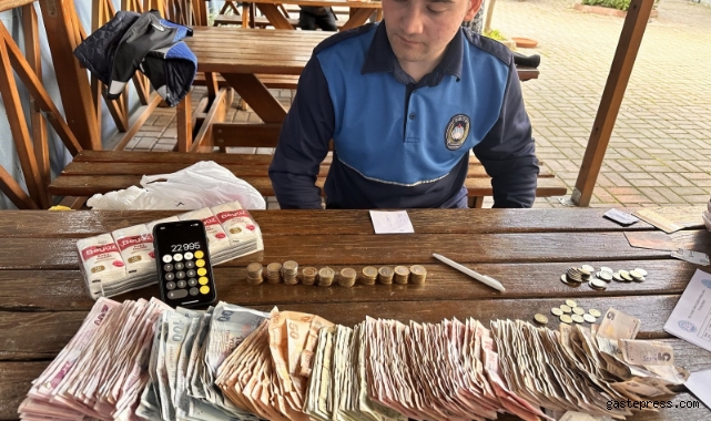 Bu kadarı da 'PES' dedirtti. Dilenci kadının üzerinden 23 bin lira çıktı!