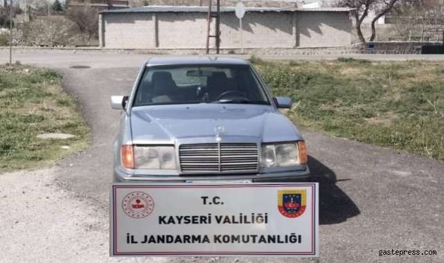 Çalıntı otomobilden uyuşturucu ele geçirildi: 2 gözaltı!