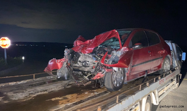 Diyarbakır’da otomobil ile kamyonet çarpıştı: 3’ü çocuk 13 yaralı!
