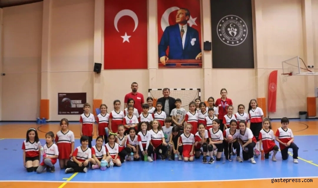 Fabrika Voleybola ilgi büyük!