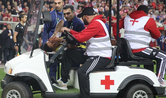 Fenerbahçe'de sakatlık şoku! Sedyeyle kenara geldi!