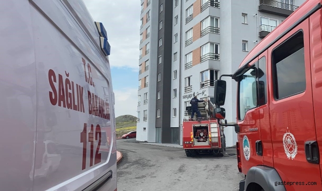 İkamette yangın: 2’si çocuk 4 kişi dumandan etkilendi!