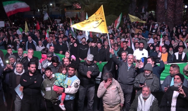 İran’ın İsrail’e saldırısı Tahran’da coşkuyla kutlandı!