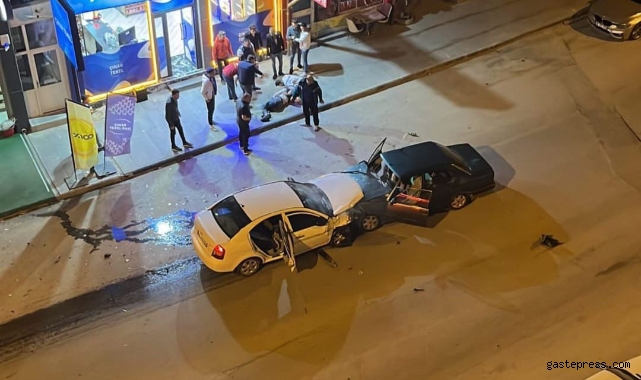 Kayseri'de 3 aracın karıştığı kaza güvenlik kamerasına yansıdı!