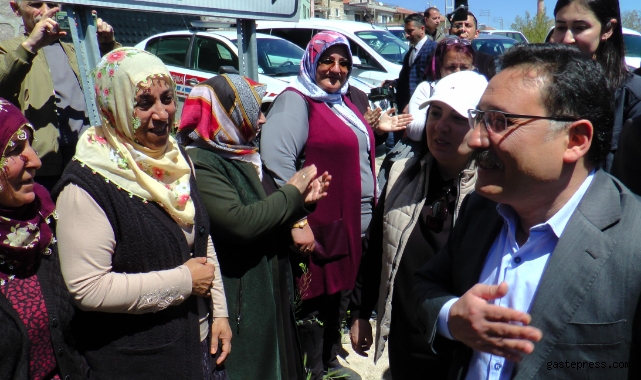 Vali Çiçek ve Başkan Büyükkılıç turizmcilerle şarkı söyledi!