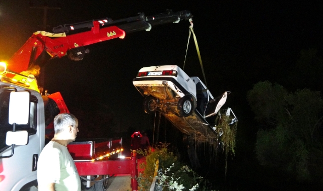 Antalya'da otomobil köprüden dereye uçtu: 1'i çocuk 2 kişi kayıp!
