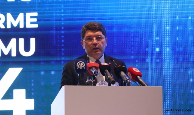 Bakan Tunç: "Asıl önemli olan Türkiye Yüzyılı'na başlarken darbe anayasasından kurtulmuş bir anayasayla yola devam etmek”