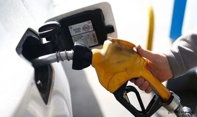 Benzine indirim geliyor! Bu gece yarısından itibaren geçerli olacak!