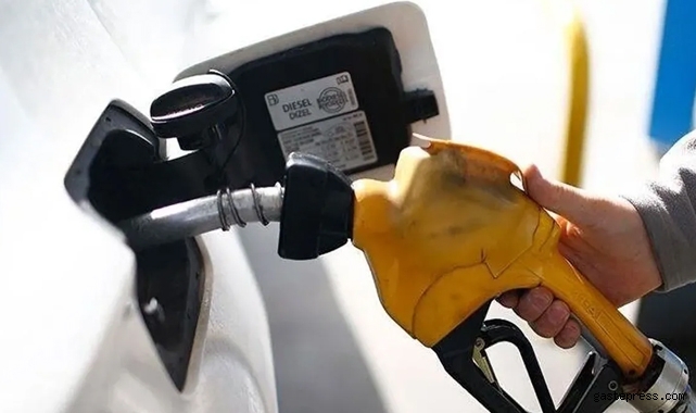 Benzine indirim geliyor! Bu gece yarısından itibaren geçerli olacak!