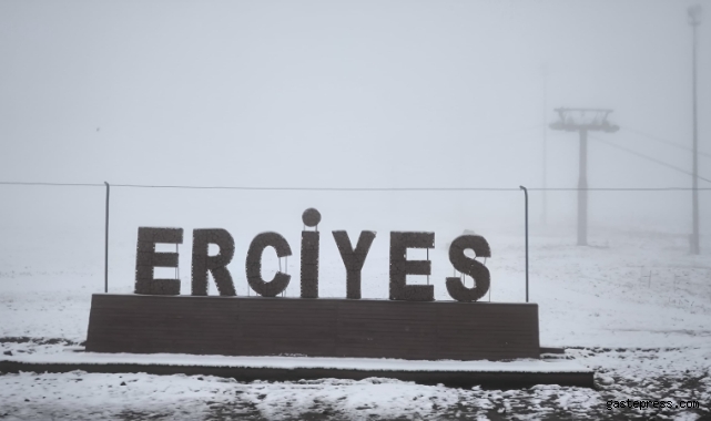 Mayıs Ayında Erciyes'te Kar Yağdı: Kayak Merkezi Beyaz Bir Örtüyle Kaplandı!