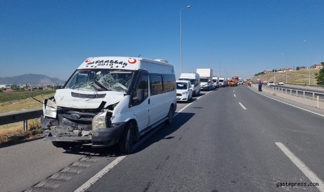 Tırdan dökülen malzeme zincirleme kazaya neden oldu: 11 yaralı!