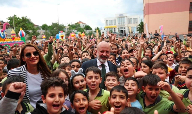 Başkan Çolakbayrakdar: “Hizmetlerimizle çocuklarımızın geleceğini inşa ediyoruz”