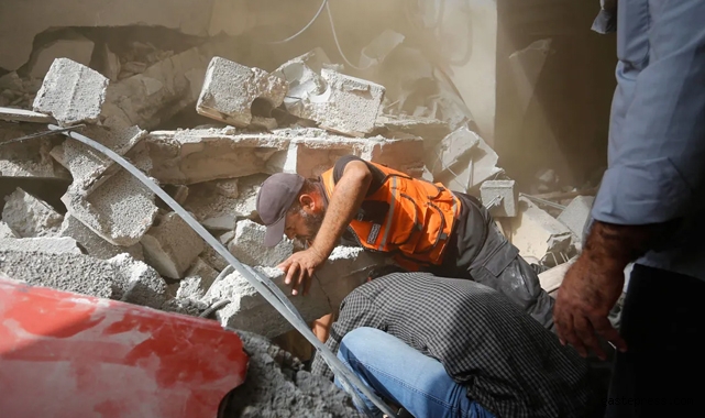 İsrail Filistinlilerin çadırlarının olduğu bölgeyi bombaladı: 25 kişi öldü!