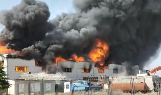 Kayseri'de fabrika yangını; ekipler müdahale ediyor!