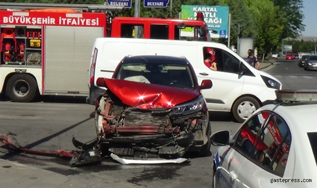 Kayseri Melikgazi'de Trafik Kazası: 1'i Ağır 4 Yaralı