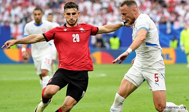 Rakiplerimiz tökezledi... Hamburg'da puanlar paylaşıldı!