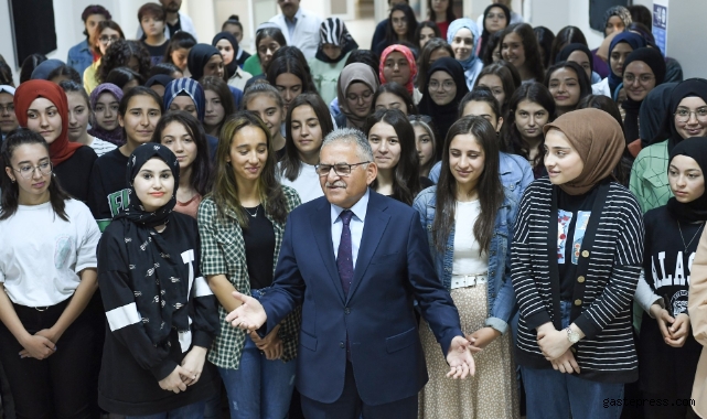 Başkan Büyükkılıç, YKS'yi kazanan öğrencileri Kayseri’ye davet etti!