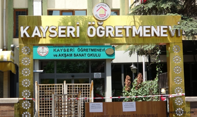 Depremde hasar gören Kayseri öğretmen evi tahliye edildi!