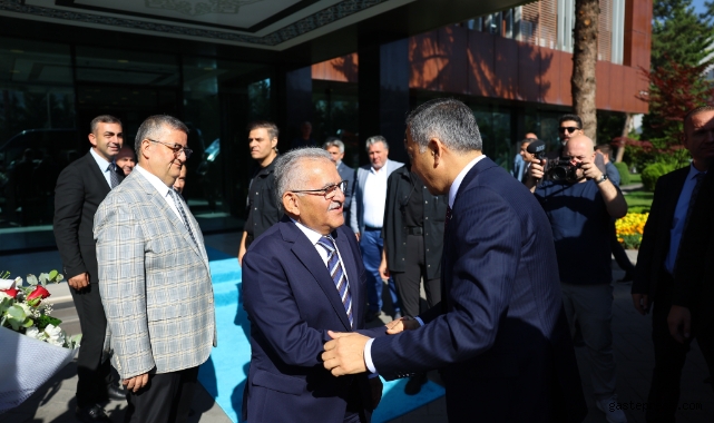 İçişleri Bakanı Yerlikaya'dan Başkan Büyükkılıç'a ziyaret!