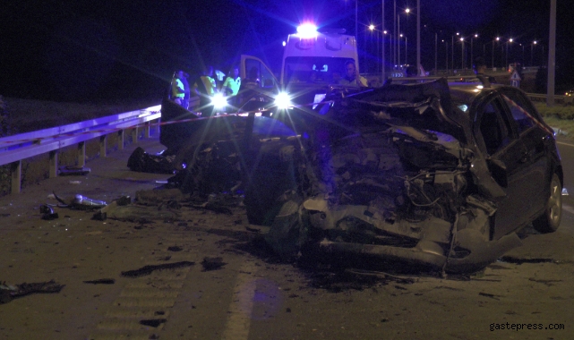 Trafik kazası anne ve babayı 3 çocuğundan ayırdı!
