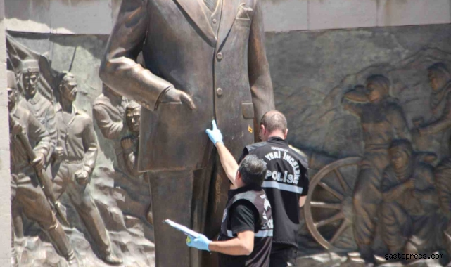 Atatürk anıtına baltayla saldıranlar yargılanıyor!