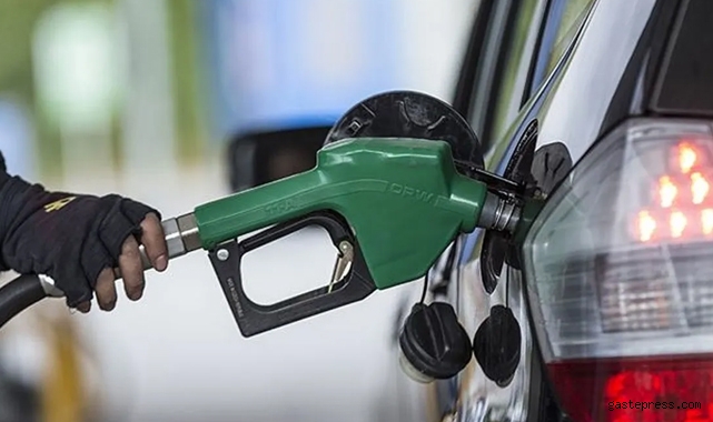 Benzine zam geldi: Artış pompa fiyatlarına yansıdı!