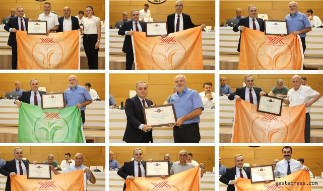 ERÜ Rektörü Prof. Dr. Fatih Altun, 'Engelsiz Üniversite Ödülleri'ni fakülte dekanlarına takdim etti!