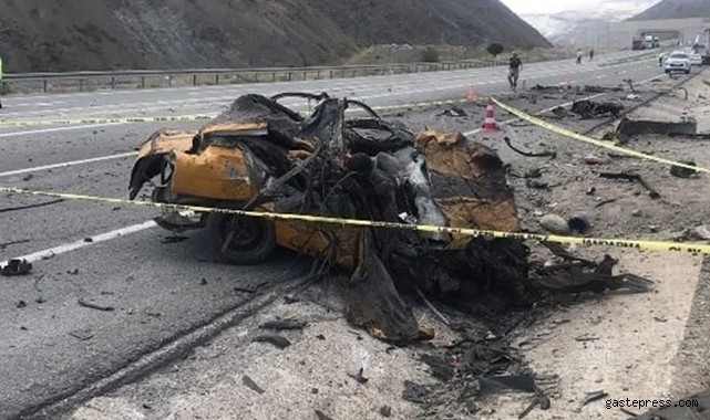Erzincan'da üç aracın çarpıştığı kazada 4 kişi öldü, 2 kişi yaralandı!
