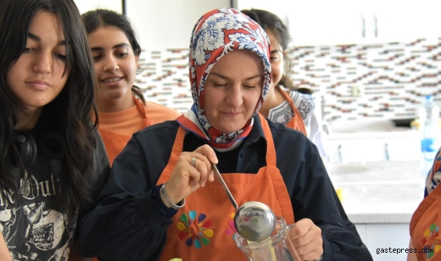 Fatma Çolakbayrakdar: "Babaannelerinizin tariflerini elden ele ulaştırın"