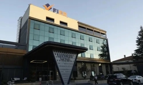 Kaçak Yapıdan Yıkılması Beklenen Fier Otel, Milyonlarca Lira Kazanıyor!