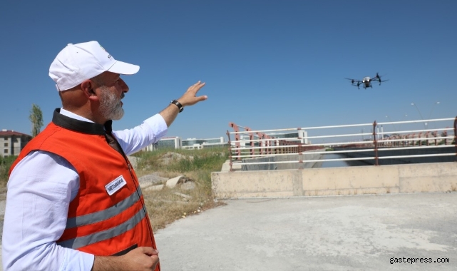 Kocasinan Belediyesi, açık alanları drone ile ilaçlıyor!