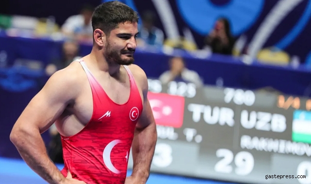 Milli güreşçi Taha Akgül, Paris 2024'te bronz madalya kazandı!