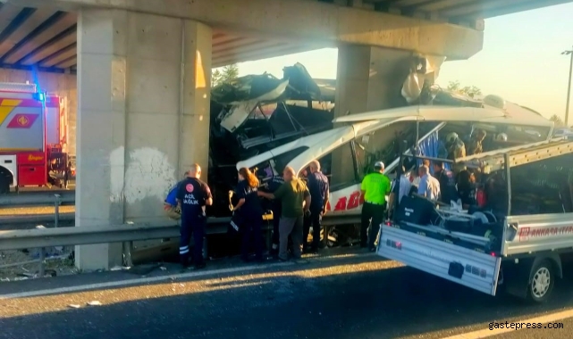 Polatlı'da otobüs köprüye saplandı: Çok sayıda ölü ve yaralı var!